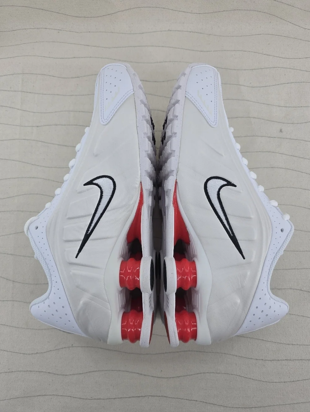Nike Youth Shox R4 GS White Phantom Red Running Shoes CW2626-102 Size 6.5Y NEW